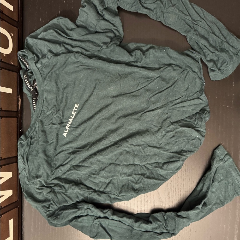 Alphalete Green Long Sleeve Tee for Casual Comfort